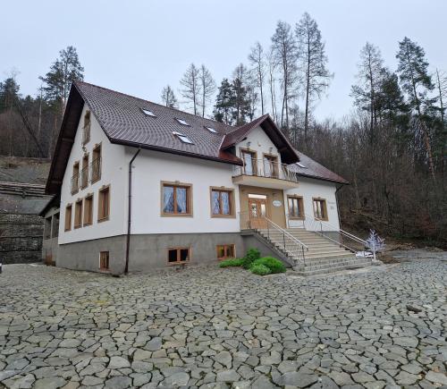 Leśny Dworek (Lesny Dworek) in Labowa