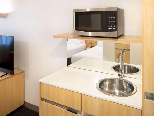 Travelodge Hotel Macquarie North Ryde Sydney - image 9