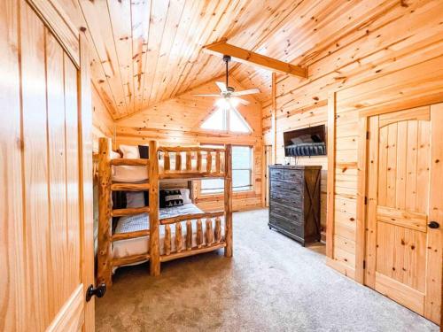 Indoor Heated Pool Hot Tub Cabin in Sevierville, USA