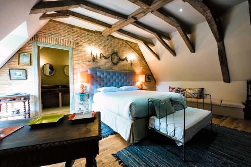 Les Chambres d'Hotes du Chateau de Saint-Georges in Saint-Georges-sur-Moulon