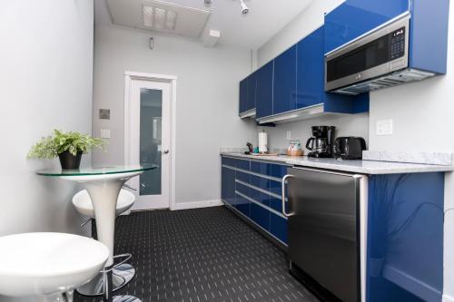 Stylish Studio on Newbury St #3 - image 10