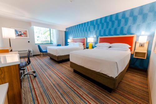 Deluxe Queen Room with Two Queen Beds and Pool View - Mobility Access/Non-Smoking