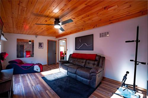 Private Adult Themed Cabin with Hot Tub in Baldwin, USA