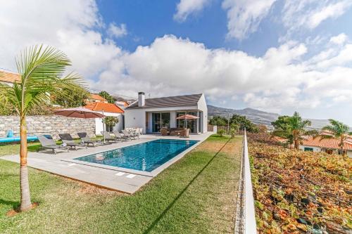 Villa Calheta Heights