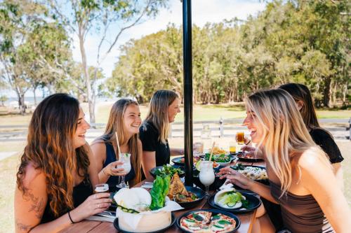 Restaurant, Kangarooms Noosa Everglades in Sunshine Coast