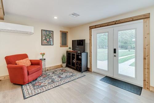 Palm Studio Apartment near Lake Hollingworth detail