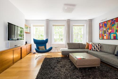 London Is Yours - 2 Bedroom in Kensington, Londra