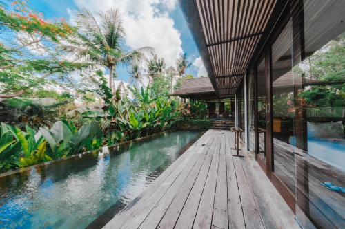 Three-Bedroom Private Pool Villa with Complimentary Access to Titi Batu Sports Club image 6