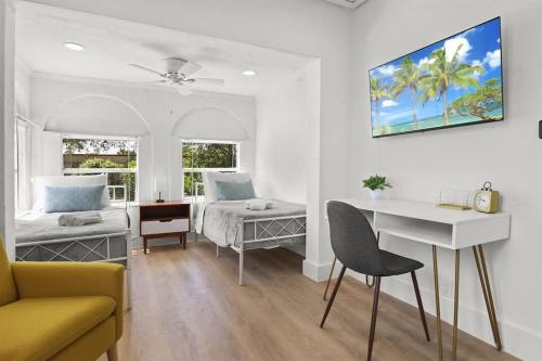 Palm Wave Says - Designers Stay - No Extra Fees