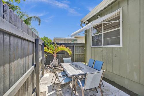 Palm Wave Says - 5 Star - Quiet Area - Stocked in West Palm Beach, USA