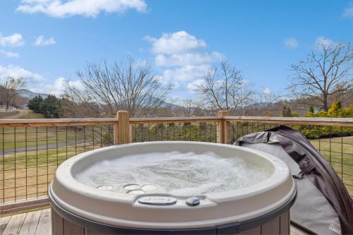 Majestic Valley View cabin in Sevierville, USA