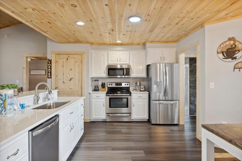 Majestic Valley View cabin in Sevierville, USA