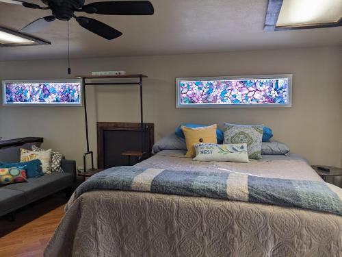 Rustic Rooms Barn Loft (Upstairs Studio Apartment) Near Kings Canyon & Sequoia National Parks