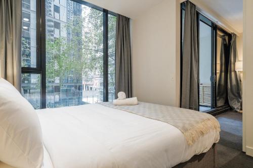 One-Bedroom Apartment image 7