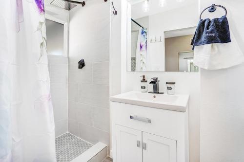 Fully Remodeled, Landscaped, King Beds, Desk Space, Las Vegas (zdjęcie 11)