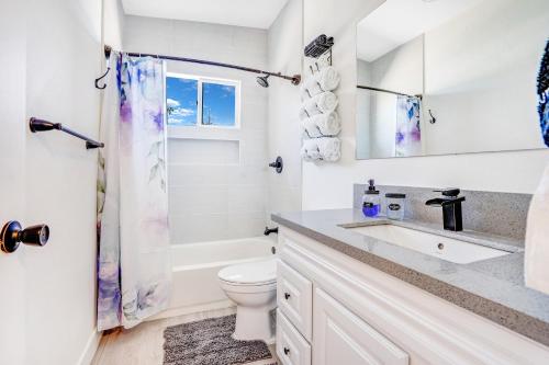 Fully Remodeled, Landscaped, King Beds, Desk Space, Las Vegas (zdjęcie 6)
