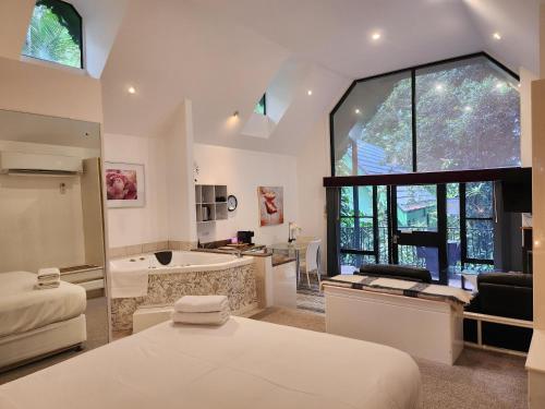 Gallery Walk Chalets - Tamborine Mountain Gold Coast