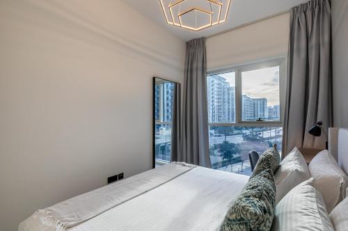 Upgraded Interior I Dubai Hills I City View I Socio Tower - image 9