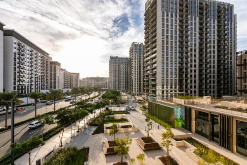 Upgraded Interior I Dubai Hills I City View I Socio Tower - image 8