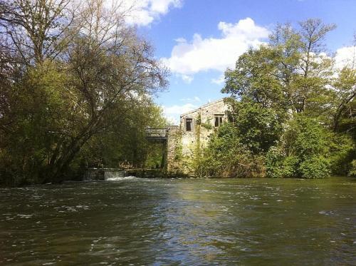 Idyllic Island Watermill Air Con Hot tub, Boat Canoe Kayak Table Tennis - Location saisonnière - Roquebrune