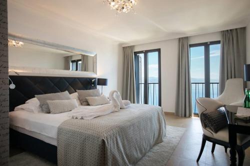 Deluxe Double or Twin Room with Sea View