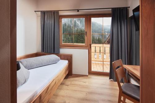 Single Room with Mountain View