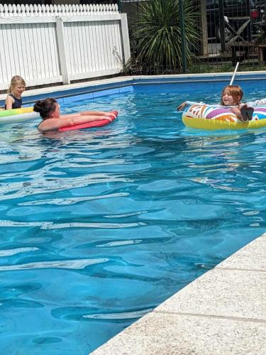 Swimming pool, Pinelodge in Opua