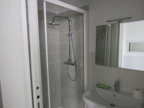 Double Room with Private Bathroom image 1