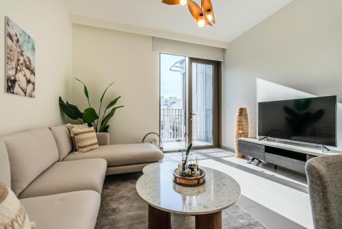 Coastal Vibe I 1BDR apartment in Creek Beach I Summer 2, Dubai (Foto 3)