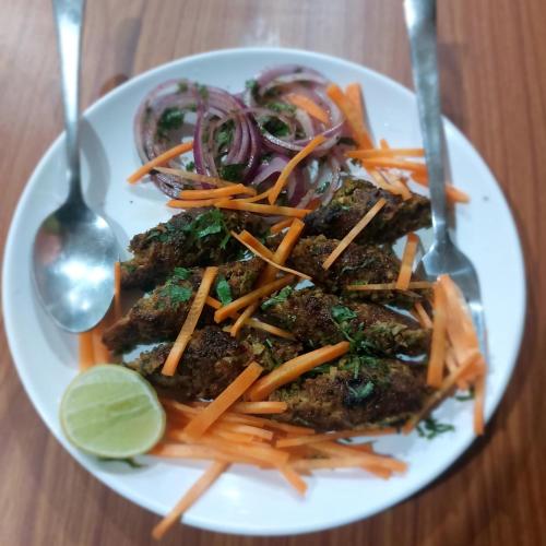 Eten en drinken, Hotel KJS Inn in Mahakali