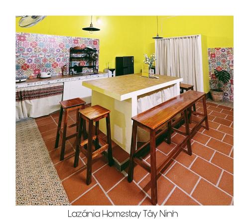 Lazánia homestay Đất Thánh-số 8a hẻm số 3 Phạm Văn Xuyên
