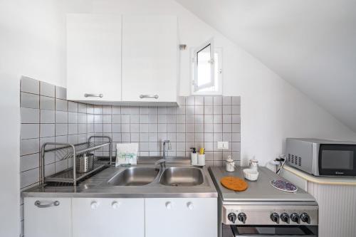 Kitchen, Villa Patrizia by Rentbeat in Diana Marina
