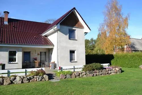 Ferienhaus mitten in der Natur, separater Eingang, Garten in Ahrenshagen, Deutschland