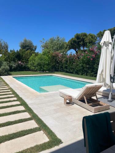 Luxurious modern pool villa