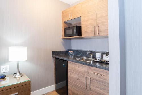Tower Room, 1 King Bed, Kitchenette image 4