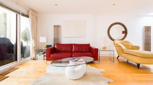 Notting Hill Luxury 3BR Duplex Modern Spacious Gem, Londyn