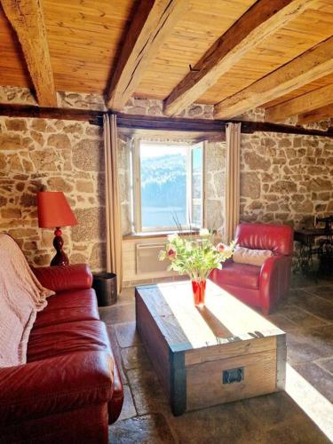 Gîte d'Oustrac, vue imprenable sur Lac de Maury (Gite d'Oustrac, vue imprenable sur Lac de Maury) in Saint-Amans-des-Cots