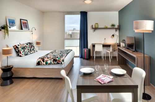 Teneo Apparthotel Bordeaux Maritime in バカラン