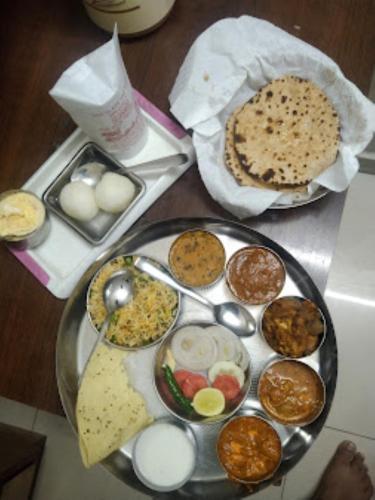Food and beverages, Hotel Raja Seth , Kanpur in Collectorganj