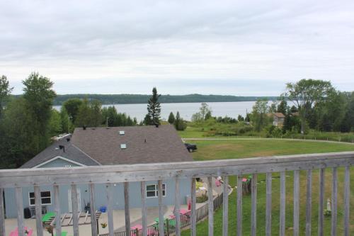 Queen Room with Two Queen Beds with Spa Bath and Lake View - Allergy Friendly