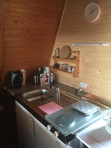 virtuve, Ferienhaus Typ - Finnhütte (Ferienhaus Typ - Finnhutte) in Muhl Rosin