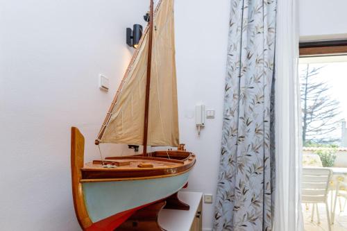 Exclusive Pool Escape Near Sea - Happy Rentals - image 4