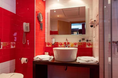 MPM Hotel Zornitza Sands - Tap to explore photos