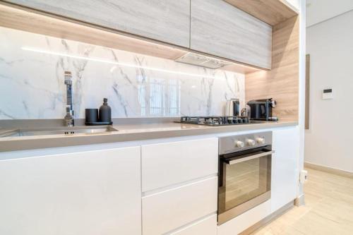 Bright Studio With Mesmerizing Canal and City View, Dubaï (photo 8)