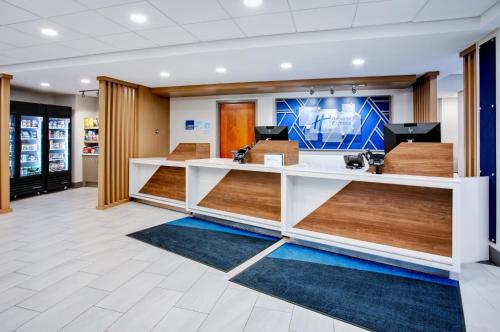 Holiday Inn Express Hotel & Suites - Belleville Area