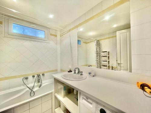 Bathroom, La Marjolette by Welcome to Cannes in Cannes