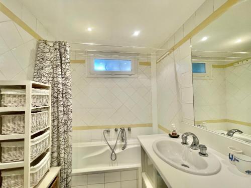 Bathroom, La Marjolette by Welcome to Cannes in Cannes
