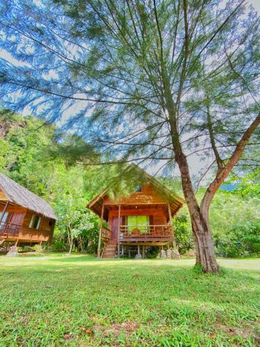 Jardí, Ricky's Beach House in Sigunturmuda