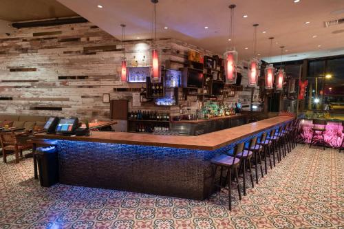 Hotel Maya - a DoubleTree by Hilton Hotel - image 7