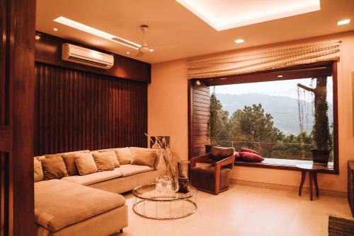 Ambaram 4BR Private Villa with a Large Lawn, a Jumbo Jacuzzi and an Elegant look